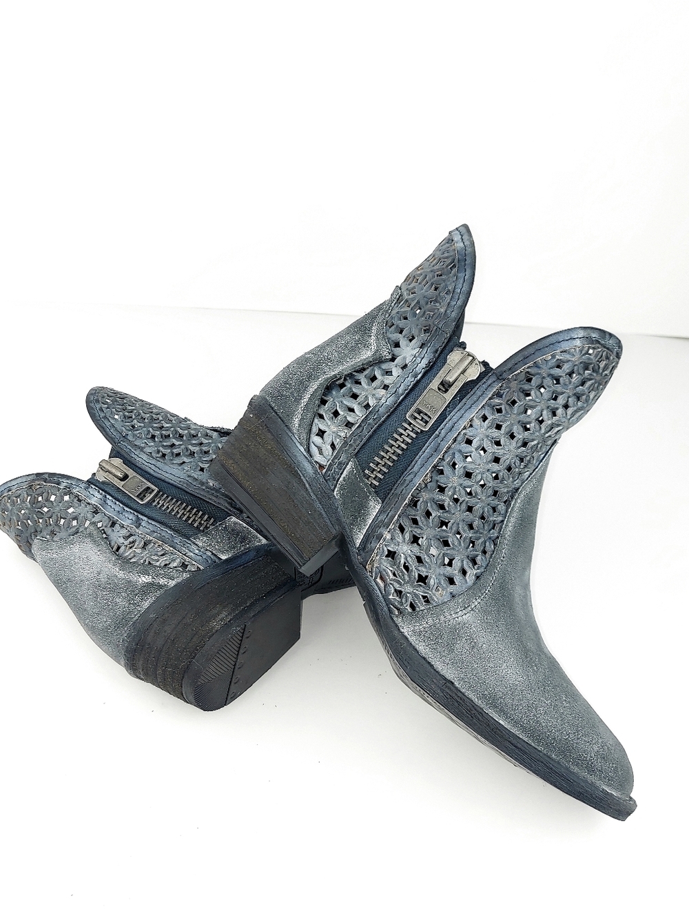 Corral Circle G Gray Distressed Cutout Ankle Booties NWOT - Picture 7 of 11